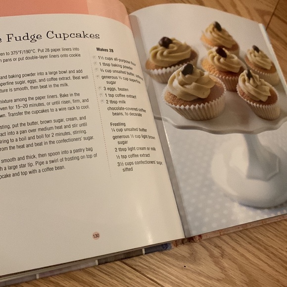 COOKBOOK - 100 Cupcakes & Cakes - 224 pages - ENGLISH - Picture 7 of 9